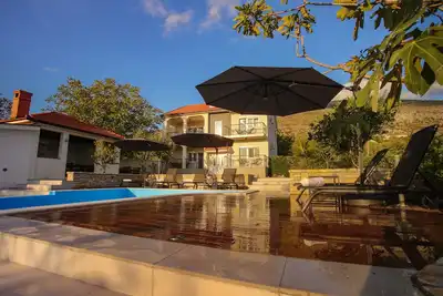 Image de Beautiful villa with pool
