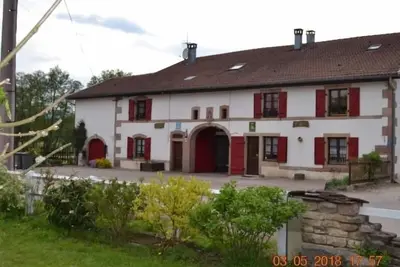 Image de Gîte authentique avec terrasse couverte, 16 km de Gérardmer, 4 chambres, équipement bébé, Wi-Fi inclus