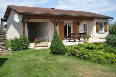 Image de Gîte de plain-pied avec terrasse, proche port et station thermale, idéal pour familles