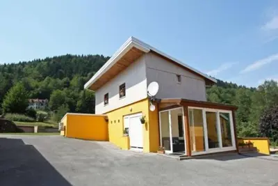 Image de Gîte familial aux Vosges avec jeux pour enfants, à proximité de la nature et activités sportives