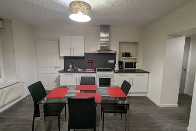 Image de Appartement Rénové, Proche Centre-Ville Épinal, 2 Chambres, Confort, WiFi, Parking