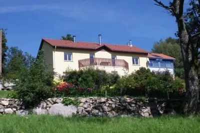 Image de Gîte à la montagne avec cheminée, wifi et joli terrain