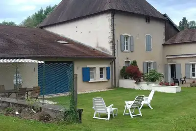 Gîte Authentique à Isches avec Cheminée, Terrain Clos, Proche Thermes et Activités Culturelles
