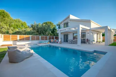 Image de A private new villa in Lagana Resort