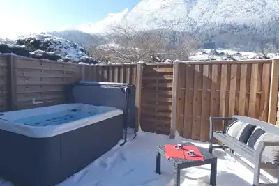Image de Gite au calme jacuzzi privé wifi terrasse proche Lac d'Annecy animaux bienvenus