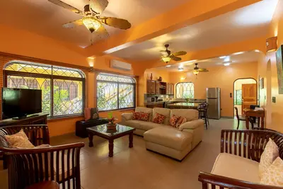 Image de Villa Las Palmas #3 Tropical Rental - Beach Front - WiFi - Porch - Ac - 100Mbps