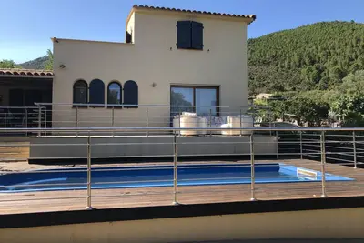 Image de Villa spacieuse avec piscine privée à 10 min des plages