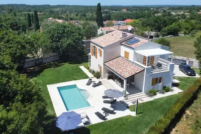 Image de Maison de vacances Svetvinčenat pour 1 - 10 personnes avec 4 chambres à coucher - Maison de vacances
