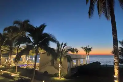 Image de C- Signature Luxory Beach Front Condo Harbor171