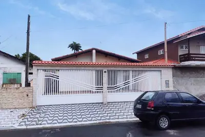 Image de Casa 02 Dorm. a 50 mt da Praia, Acomoda até 10 Pessoas, Garagem 03 Carros