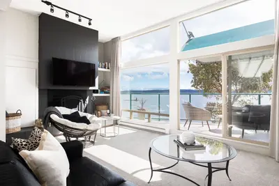 Image de Stunning 2 Bedroom Oceanfront Condo w/ Heated Pool