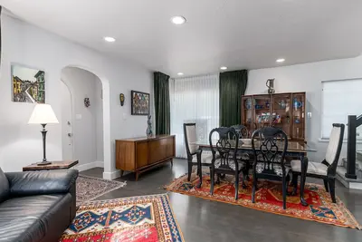 Image de Art Deco Home -Luxury Hm- Quick Canyon-Freeway-Access, Quiet, Wifi-Large Yard