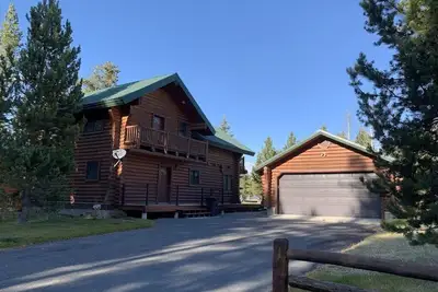 Image de 20 Miles to Yellowstone ~ Wifi ~ Deck ~ Paved Roads ~ Sleeps 8