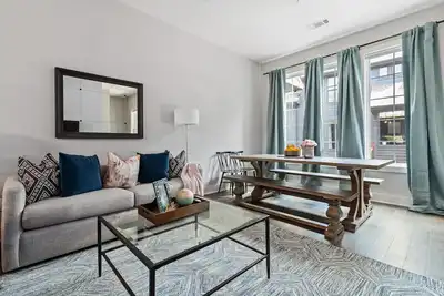 Image de Perfect Home to Hang Your Cowboy Hat for Cma Fest