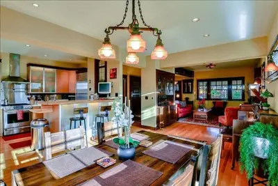 Image de Beautiful 4 bedroom craftsman in the heart of Queen Anne!