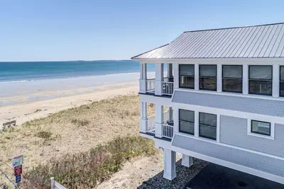 Image de Luxurious Beachfront House - spectacular ocean views - w/ indoor elevator