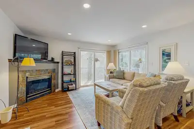 Image de Brand new kitchen for 2025, wrap-around porch & easy access to private beach