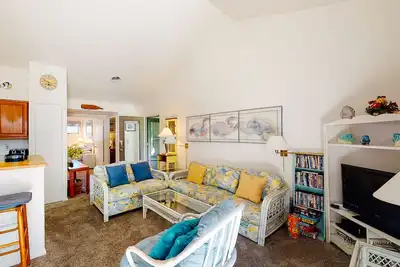 Image de Sea Colony Tennis 1st-floor condo pool & gym