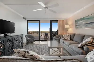 Image de Sea Colony oceanfront 1st-floor condo w/ pool, basketball court & elevator