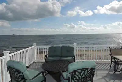 Image de Beautiful Beach Front Home