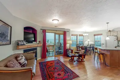 Image de Inviting mountain condo near the reservoir & slopes with pool & hot tub