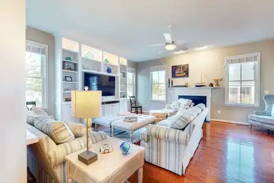 Image de Bayside Resort house w/ free WiFi, tennis court, gym, and fireplace