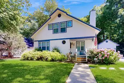 Image de Savannahs Landing home w\/ gas grill & shared pool, tennis, & playground