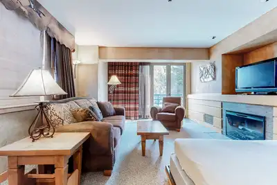 Image de Lovely ski-in/ski-out resort home w/shared pool, hot tub, sauna, fitness center