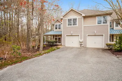 Image de Sea Colony Tennis townhouse with board games, & tennis court