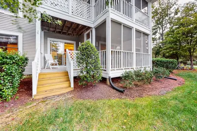 Image de Sea Colony Tennis 1st floor condo w/ gym, basketball court, and shared sauna