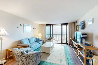 Image de Sea Colony 8th floor condo w/ shared gym, sauna, basketball court - ocean view