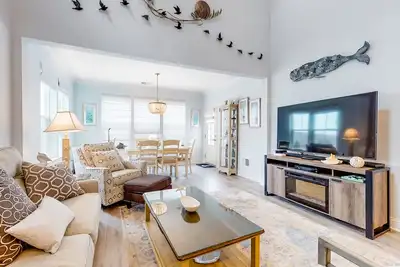 Image de Dog-friendly resort townhouse w/shared sauna, fireplace, basketball/tennis court
