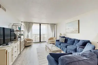 Image de Sea Colony 5th floor condo w/shared basketball court & sauna- partial ocean view