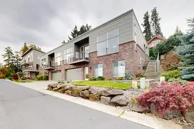 Image de Bright & spacious family retreat with river/mountain views, Xbox system