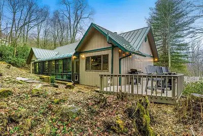 Image de Single-story home in the woods with game room and gas fireplace