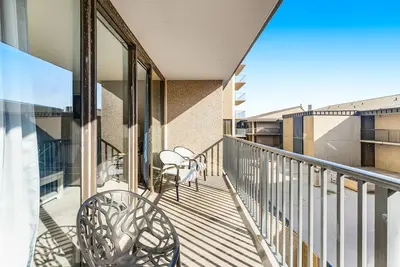 Image de Sea Colony 2nd-floor condo with tennis court, sauna & pools - steps to beach