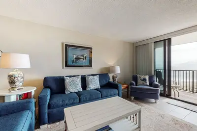Image de Sea Colony 7th floor condo w/ free WiFi, basketball court, and ocean view