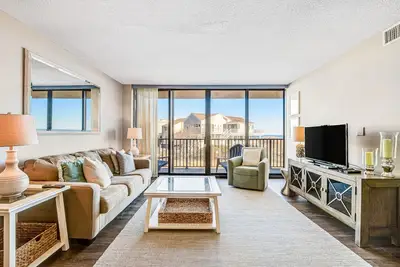 Image de Sea Colony 1st floor condo w/ tennis court, shared sauna & balcony w/ ocean view