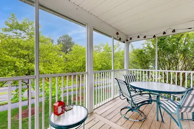 Image de Sea Colony Tennis 2nd-floor condo basketball court & sauna