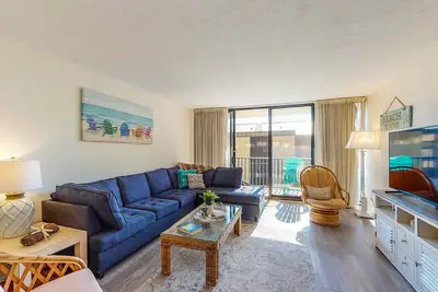 Image de Sea Colony 2nd floor condo with pool, tennis, balcony, washer/dryer, elevator