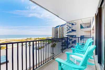 Image de Sea Colony Ocean 3rd floor condo w/ free WiFi, shared sauna, and pool