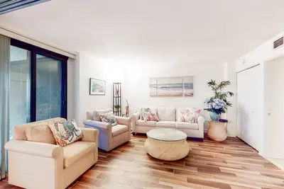 Image de Sea Colony Ocean 8th floor condo w/ shared sauna, pool, and balcony