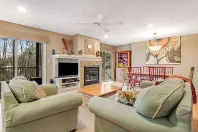 Image de Sea Colony Tennis 1st-floor condo with gym, basketball court, & tennis court