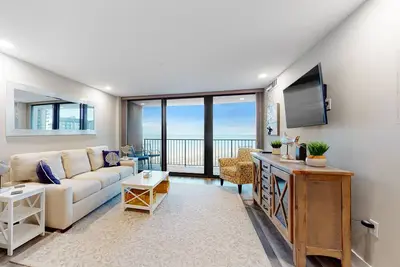Image de Sea Colony 6th floor condo w/ elevator, pool, and shared sauna