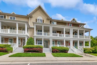 Image de Bayside Resort townhouse w/ balcony, free WiFi, pool, and golf on-site