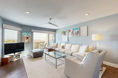 Image de Kings Grant townhome with grill, outdoor shower, pool & ice machine