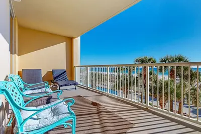Image de Beautiful coastal retreat w/ water view, beach access, & shared pool/hot tub