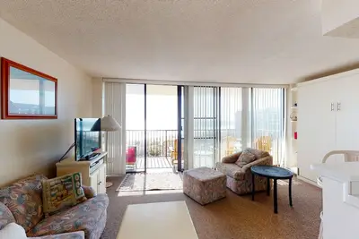 Image de Sea Colony 7th floor condo w/ shared basketball court, elevator, and ocean view