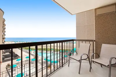 Image de Sea Colony Ocean 5th floor condo w/ balcony, shared sauna, and tennis court