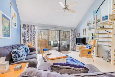 Image de Sea Colony Tennis 2nd floor condo w/ free WiFi, tennis court, & basketball court